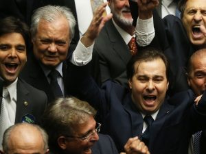 O deputado Rodrigo Maia (DEM-RJ), no momento em que foi eleito presidente da Câmara dos Deputados (Foto: André Dusek/Estadão Conteúdo)