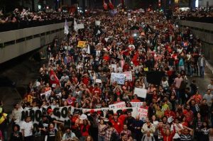 Manifestantes vão às ruas em São Paulo